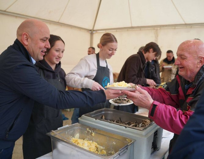 Župan u Vinkovcima na Veliki petak na tradicionalnom druženju uz posni obrok