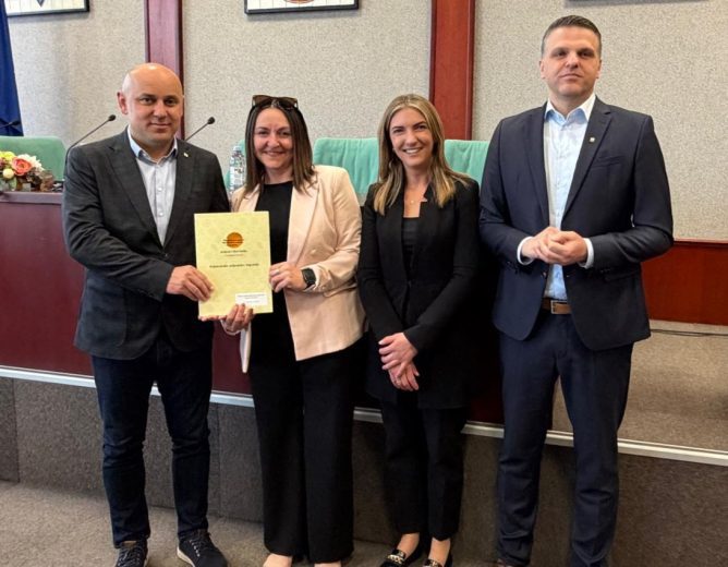 Za 37 udruga osigurano 30.000 eura: Župan uručio ugovore za socijalne projekte