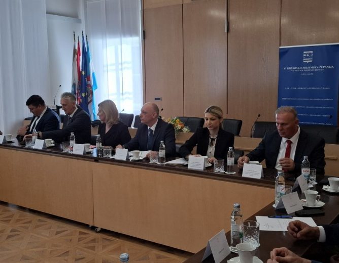 Nedostatak prostora i kadrova su najveći problem škola u kojima se nastava provodi na manjinskom jeziku