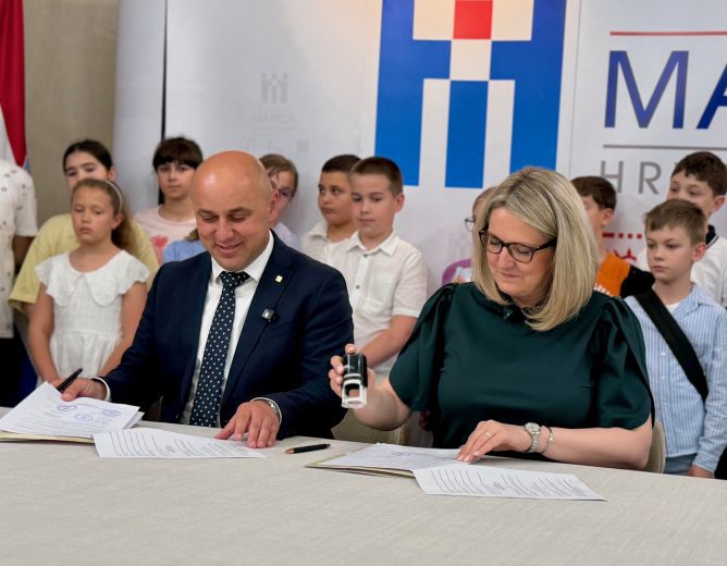 Iz Vukovarsko-srijemske županije 75.000 eura za prijevoz djece i opstojnost hrvatske riječi u Vojvodini