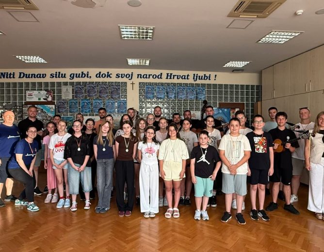 Među tisuću djece, nagrade najuspješnijim folklornim skupinama Vukovarsko-srijemske županije