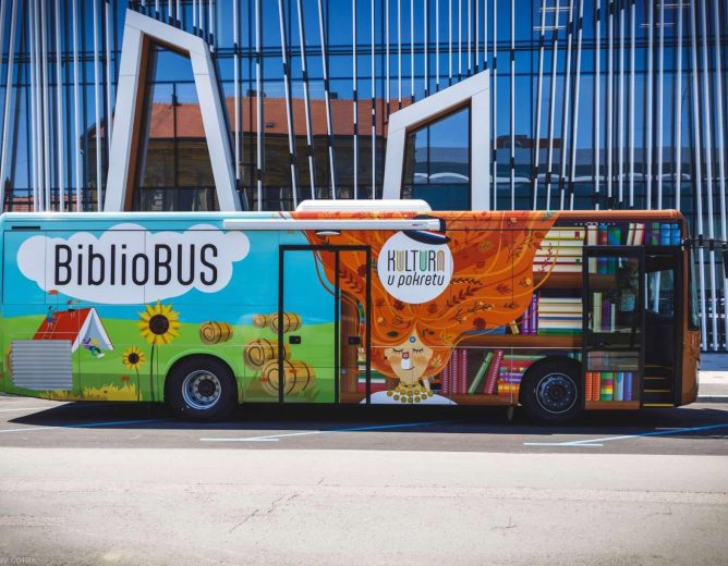 Dvostruko slavlje Bibliobusa: 20 godina na kotačima i dar Županije za ulazak u novu VR dimenziju