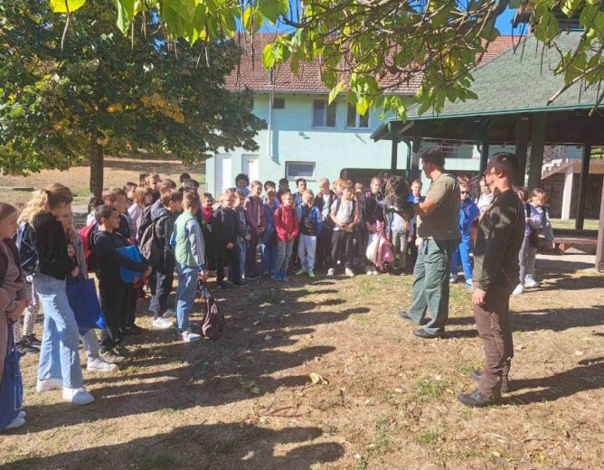 Vinkovačke osnovnoškolce ugostili lovci iz Starih Jankovaca